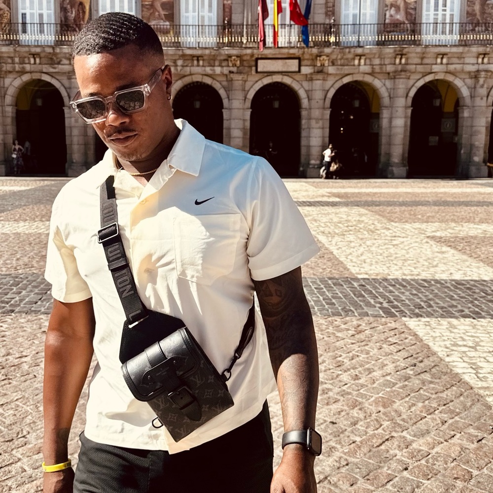 Meet your Posher, Derrick